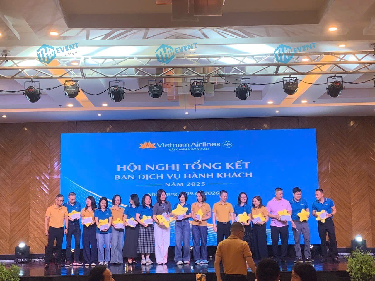 HỘi NghỊ TỔng KẾt Ban DỊch VỤ HÀnh KhÁch Vietnam Airlines (vna)