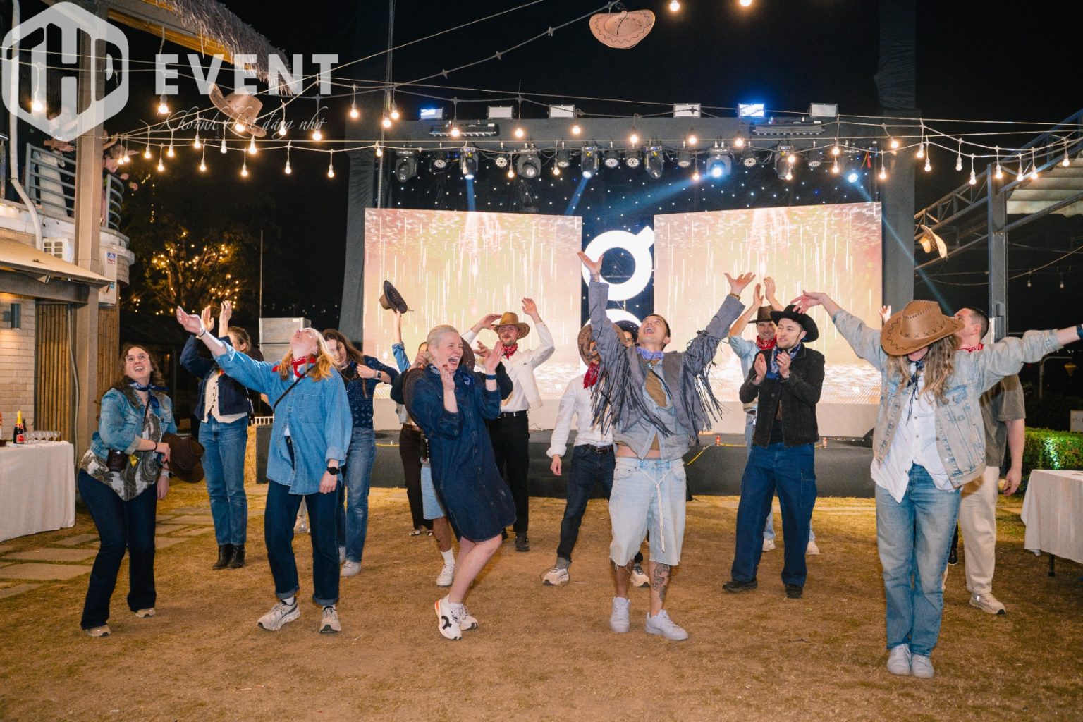 Tổ Chức Year End Party Tiệc Tất Niên