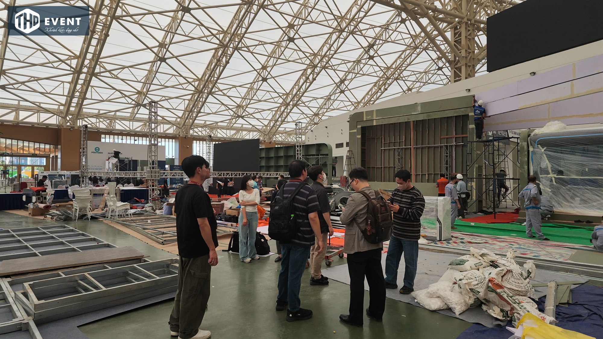 Nhân sự THD theo dõi tiến độ thi công tại VEC