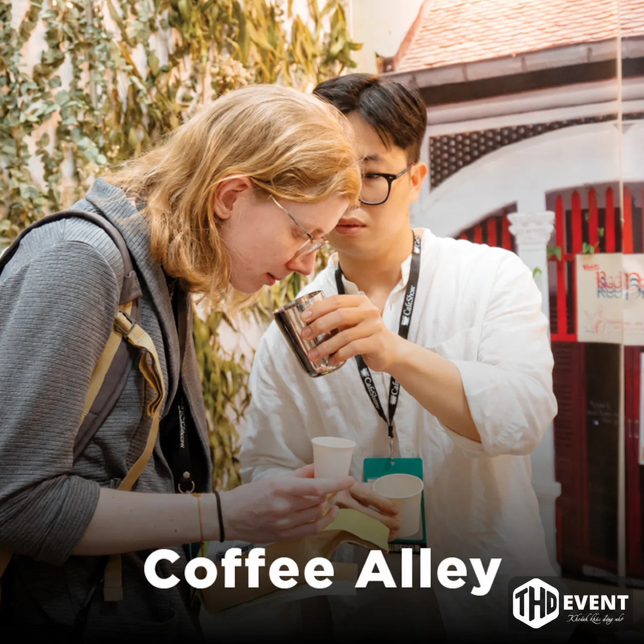 Khách trải nghiệm cà phê tại khu Coffee Alley của Cafe Show