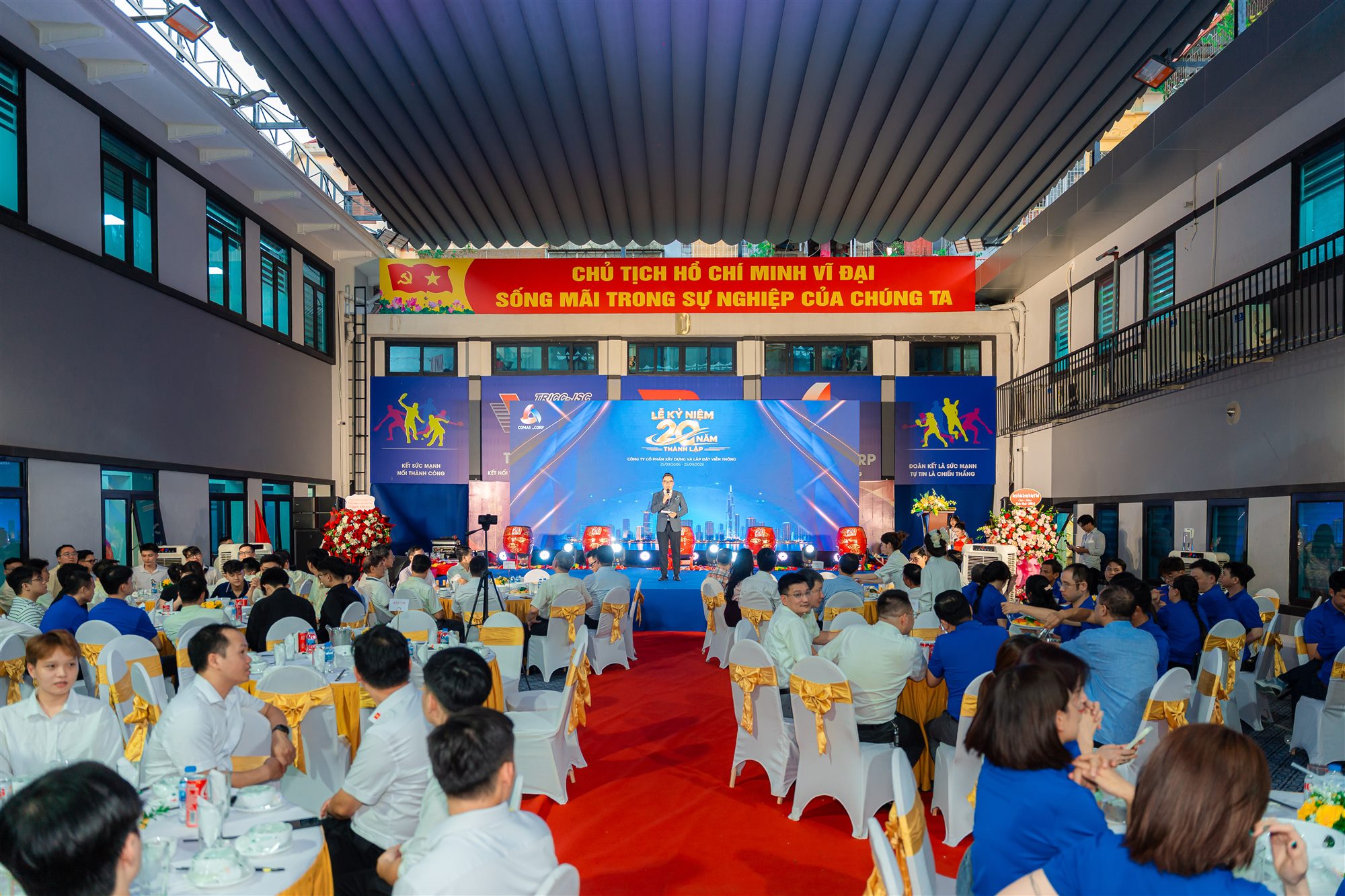 Toàn cảnh khách mời tại chương trình kỷ niệm COMAS CORP