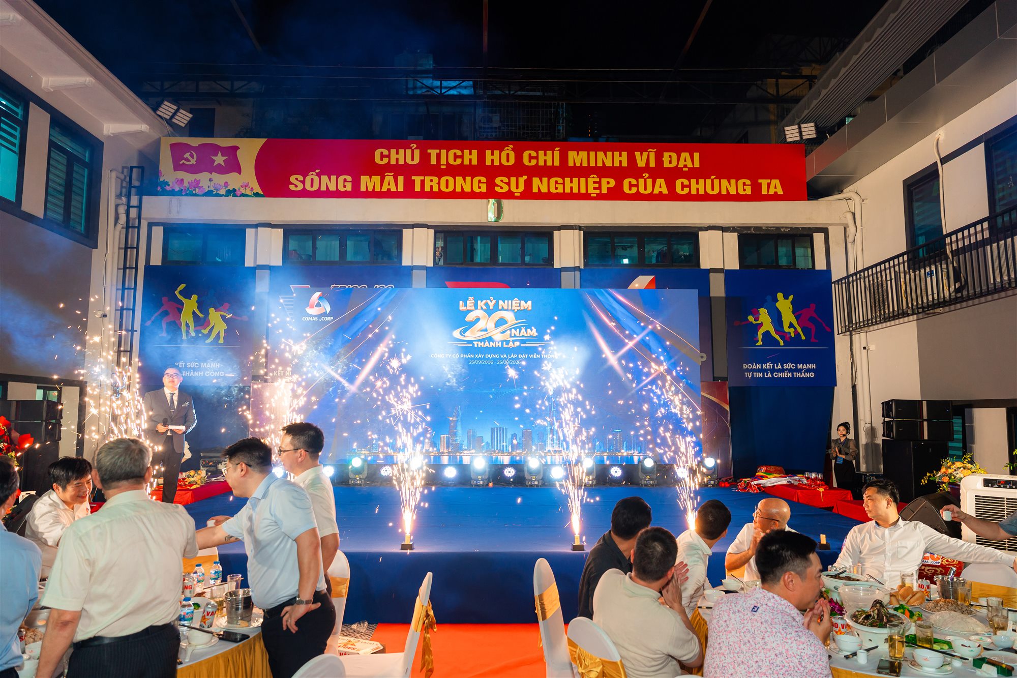 Hiệu ứng sân khấu trong lễ kỷ niệm COMAS CORP