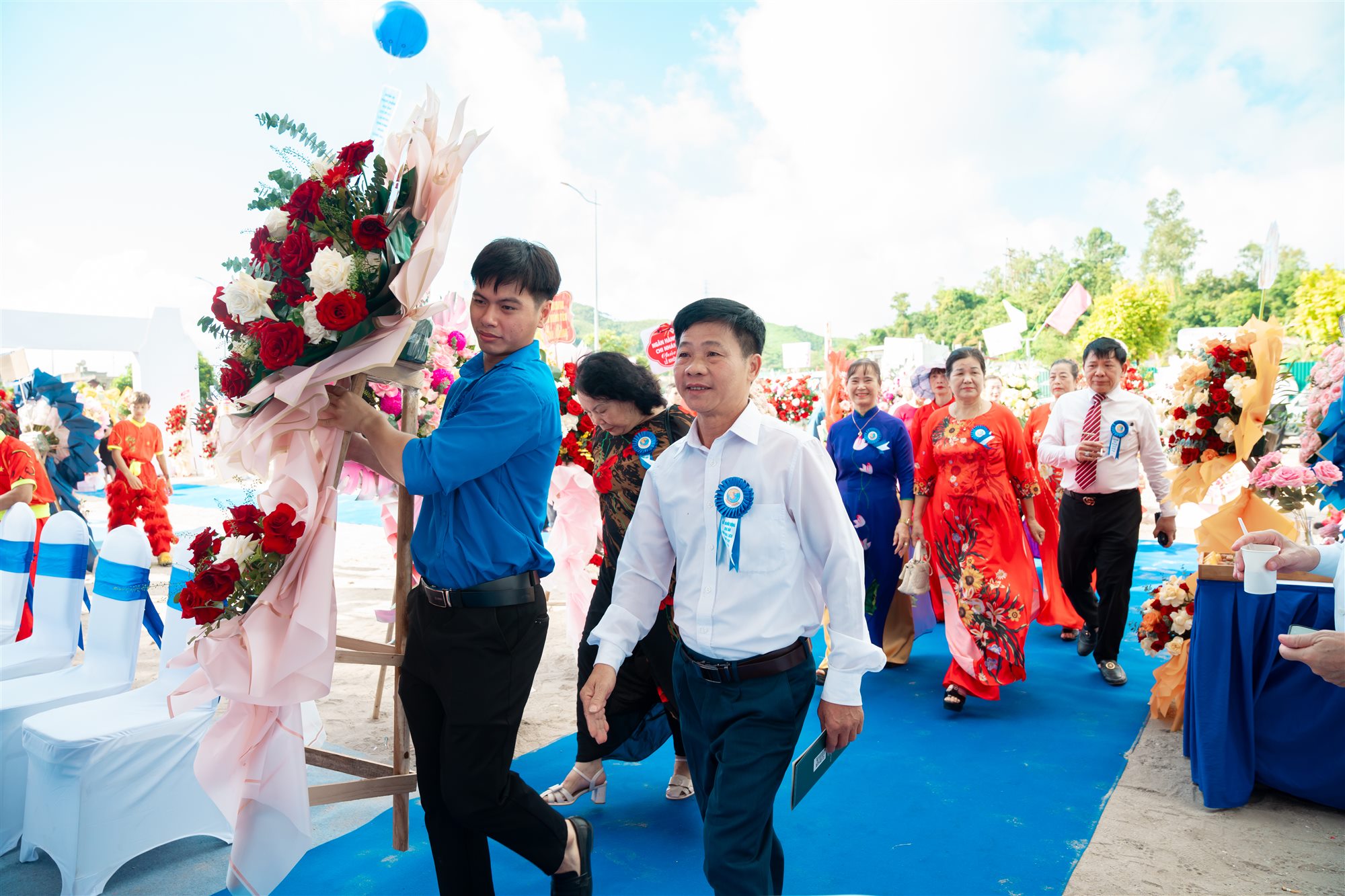 Khách mời và đại diện dự án được đón tiếp trong khu vực sự kiện
