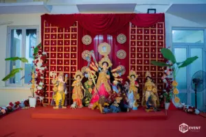Lễ hội Durgotsav tại Hà Nội 2026, khu thờ Nữ thần Durga trang trí hoa đỏ